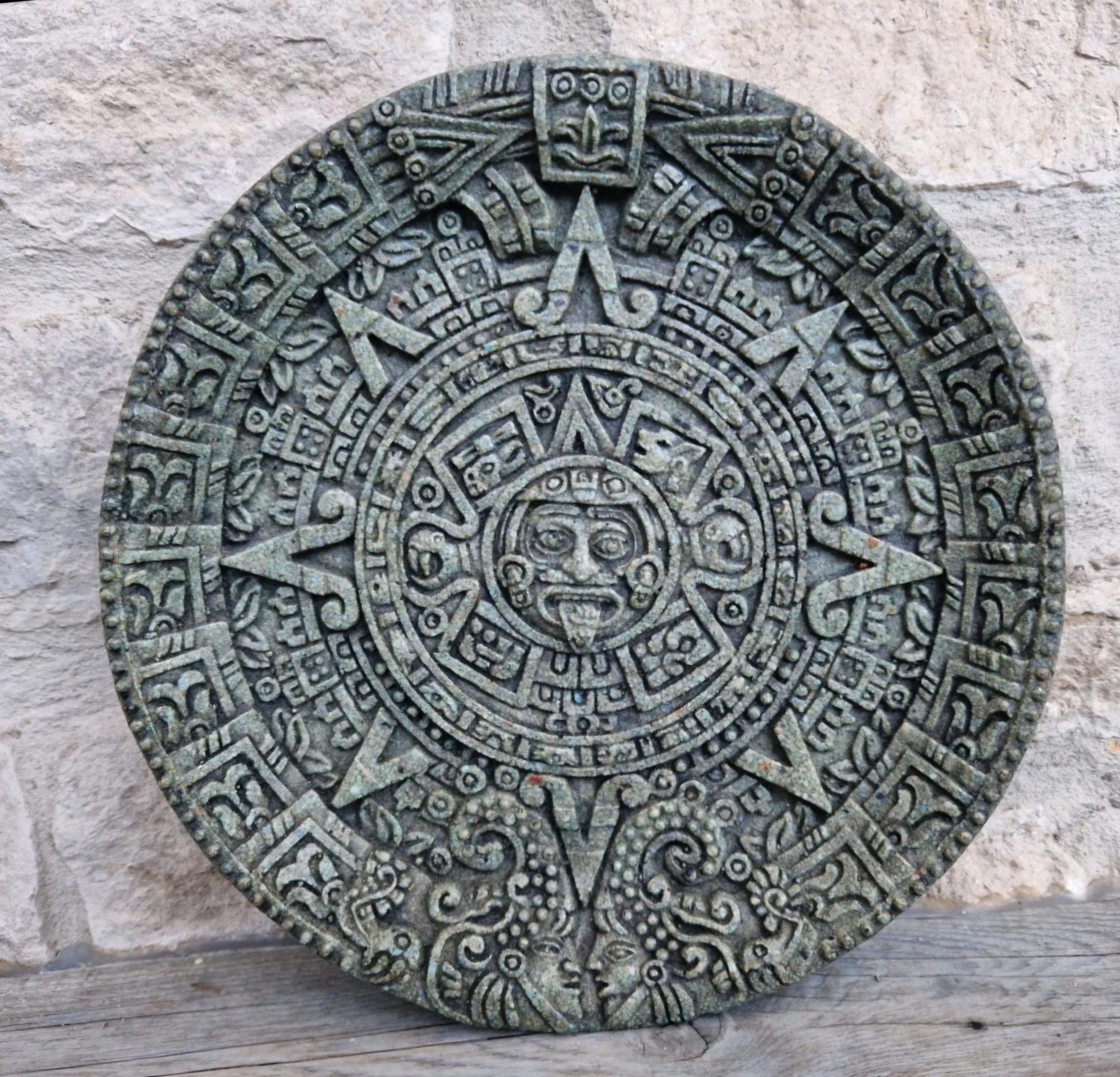 Large 1980s Vintage Aztec Mayan Sun Calander Disc Malachite Resin 27cm Diameter 1.406g