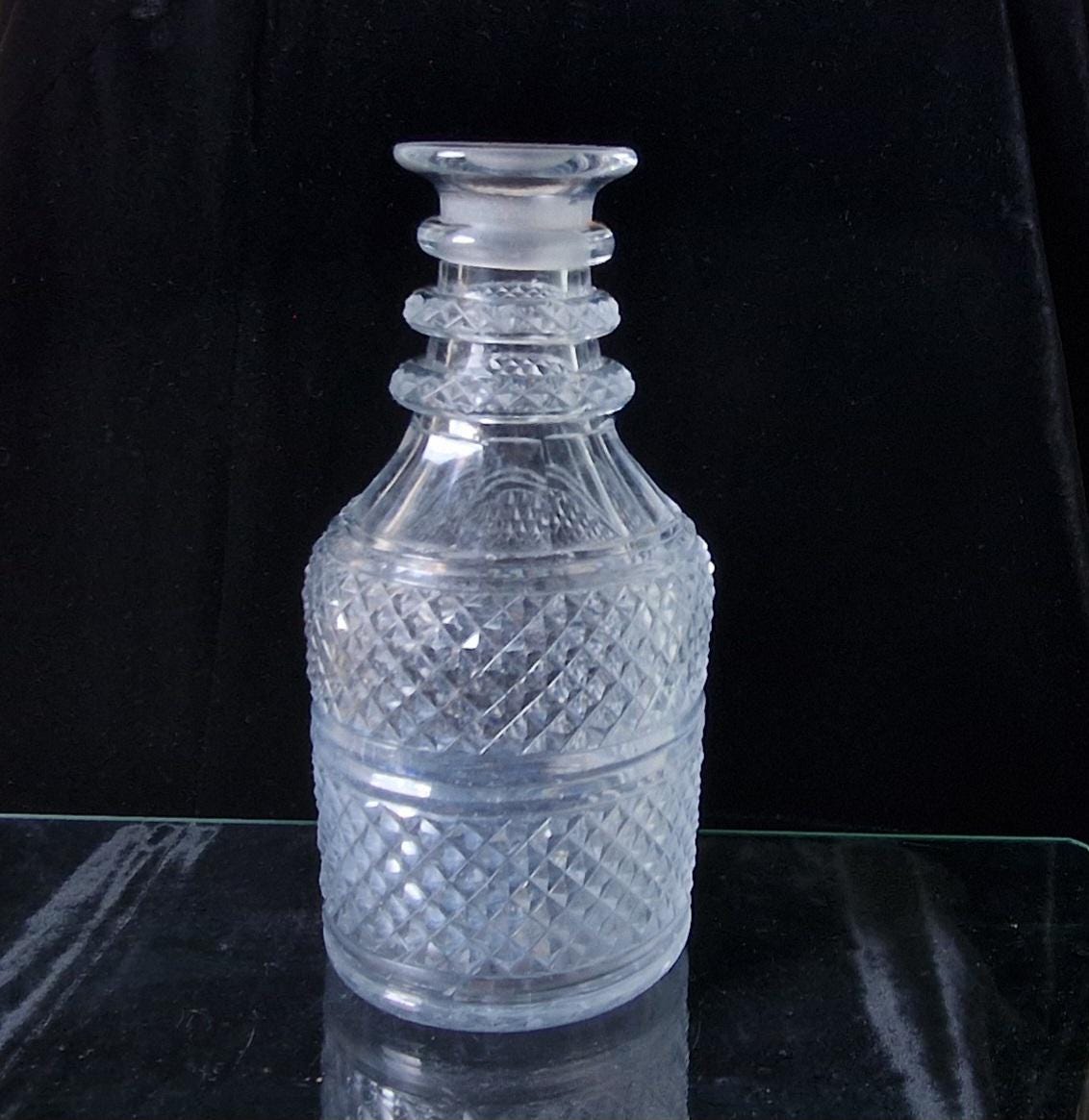 Fine Early Georgian Diamond And Stepped Cut Crystal 3 Ring Neck Spirit Decanter 22cm