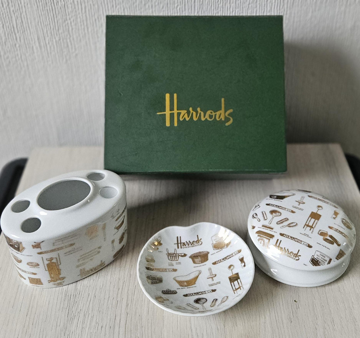 Harrods London Ceramic Bathroom Set Toothbrush Holder, Trinket Dish and Lidded Pot Boxed