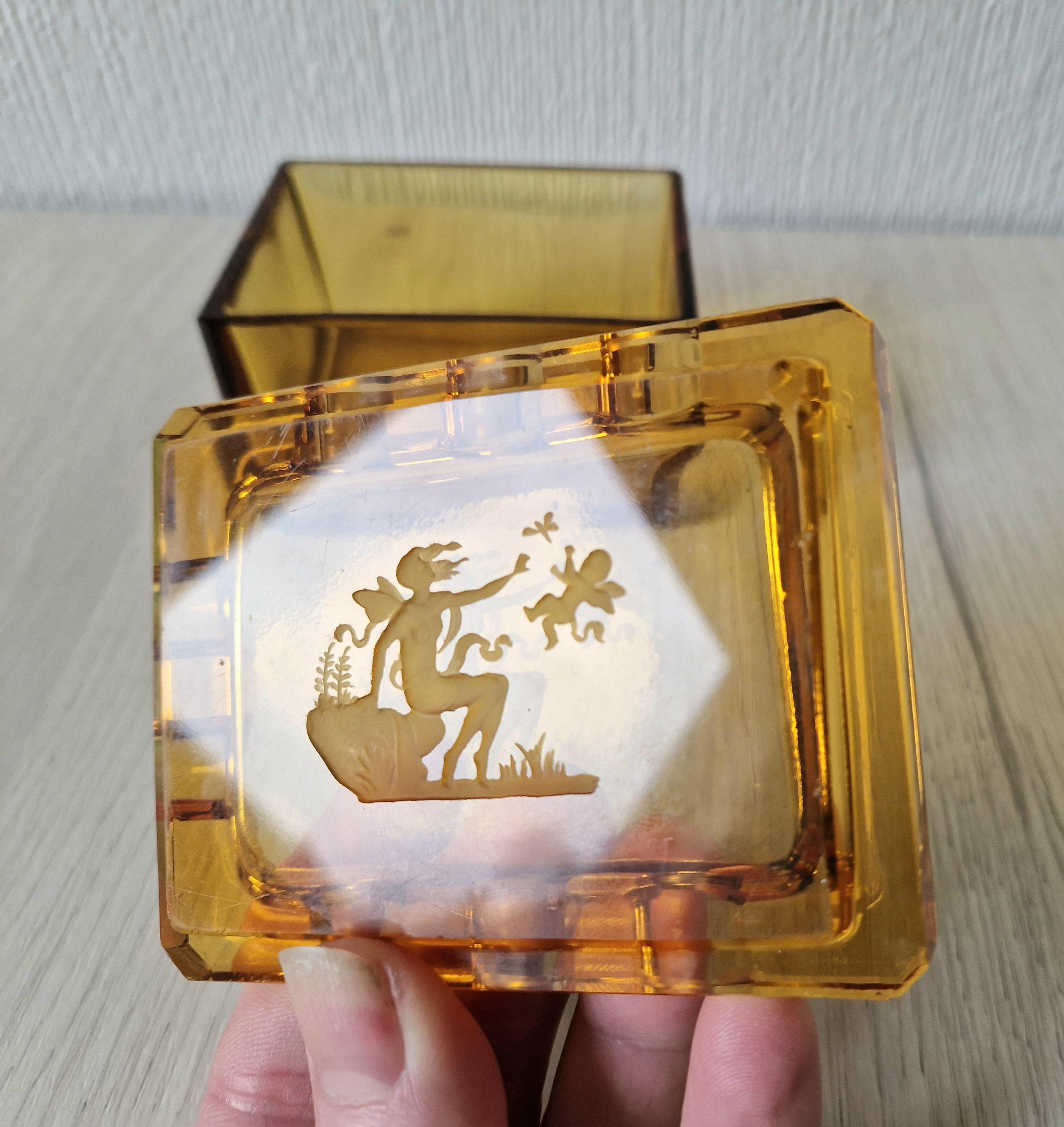 1930s Hienrich Hoffman Amber Intaglio Glass Cupid & Goddess Crenulated Lidded Trinket Box