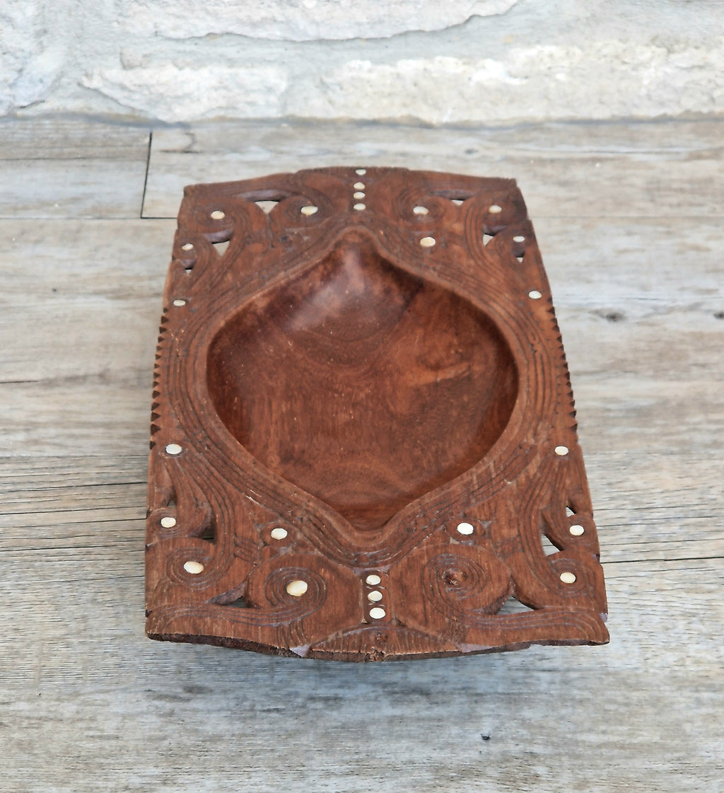 Vintage Trobriand Islands Papua New Guinea Hand Carved Kwila Wood Tribal Feast Bowl Inlay