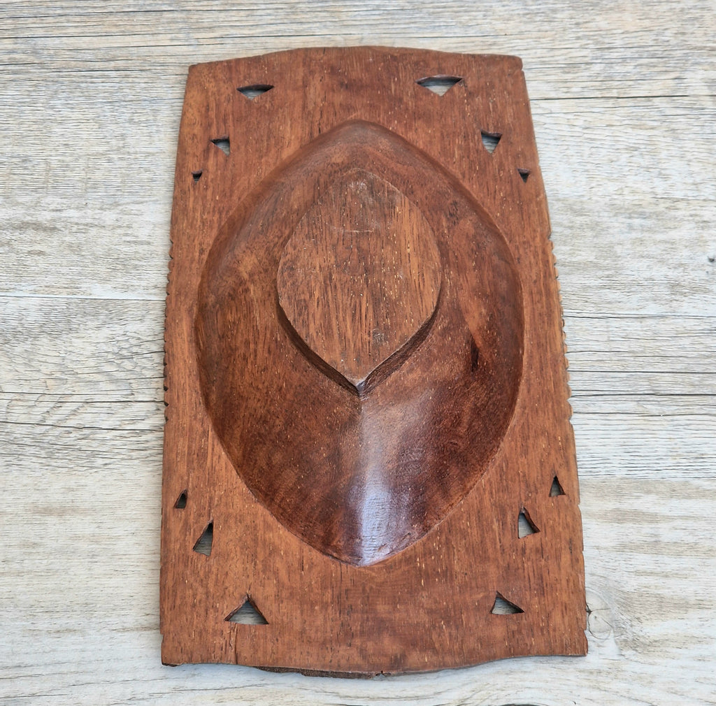 Vintage Trobriand Islands Papua New Guinea Hand Carved Kwila Wood Tribal Feast Bowl Inlay