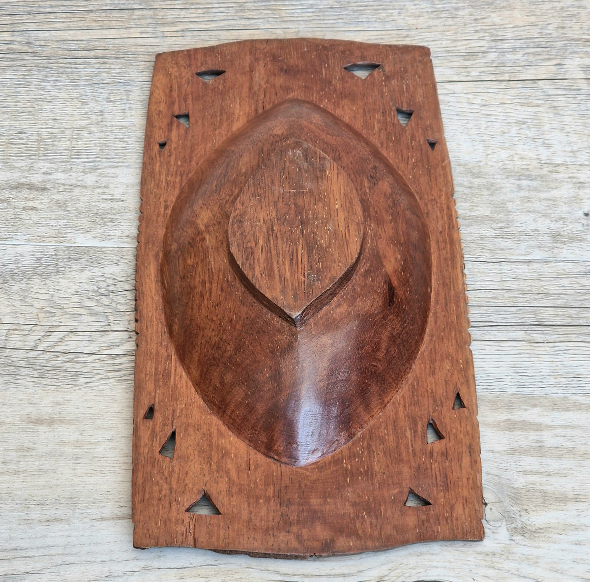 Vintage Trobriand Islands Papua New Guinea Hand Carved Kwila Wood Tribal Feast Bowl Inlay
