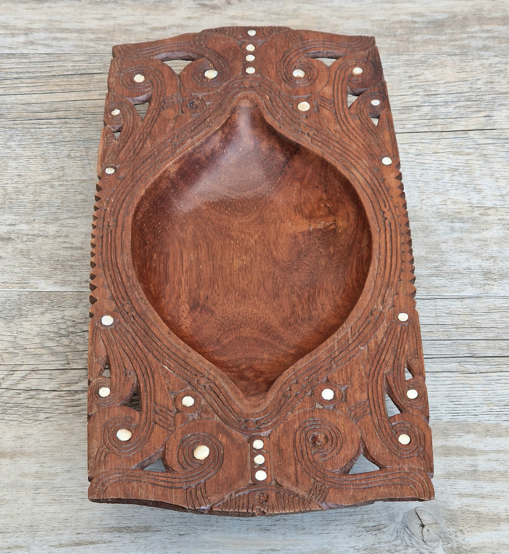 Vintage Trobriand Islands Papua New Guinea Hand Carved Kwila Wood Tribal Feast Bowl Inlay