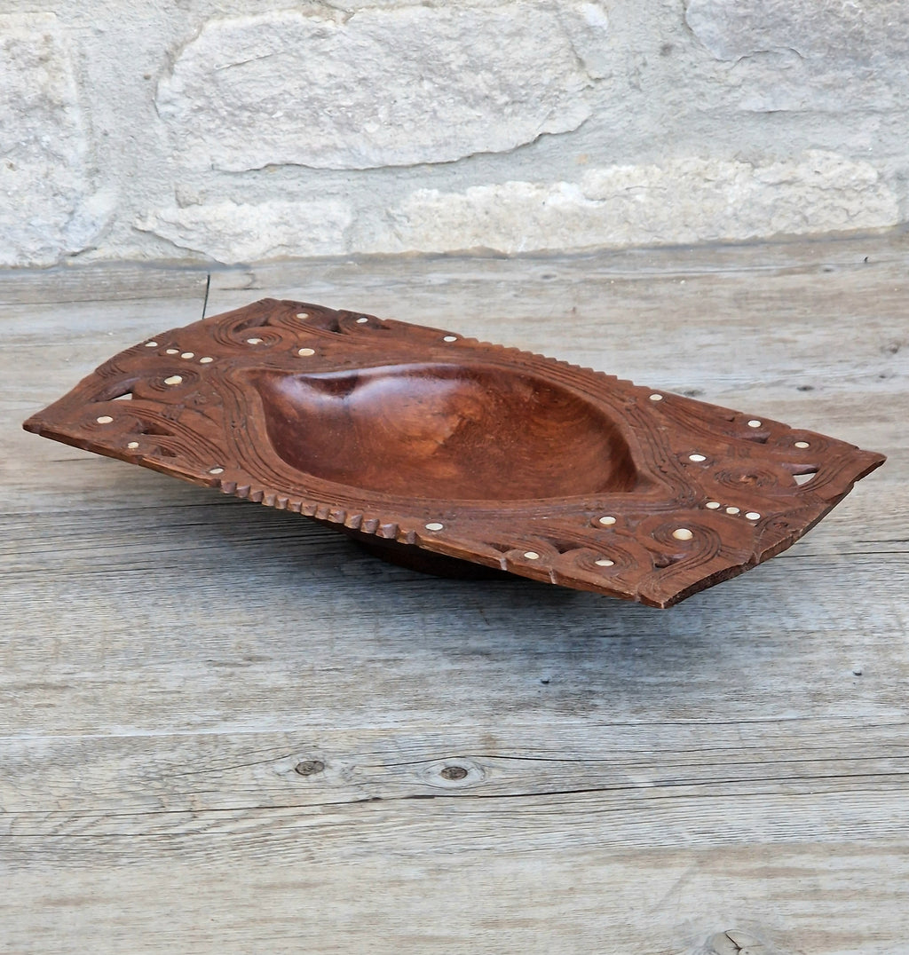 Vintage Trobriand Islands Papua New Guinea Hand Carved Kwila Wood Tribal Feast Bowl Inlay