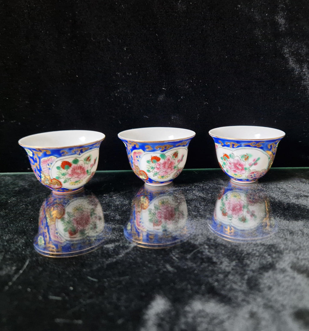 3 Miniature Chinese Porcelain Blue & White Floral Pattern Tea Cups