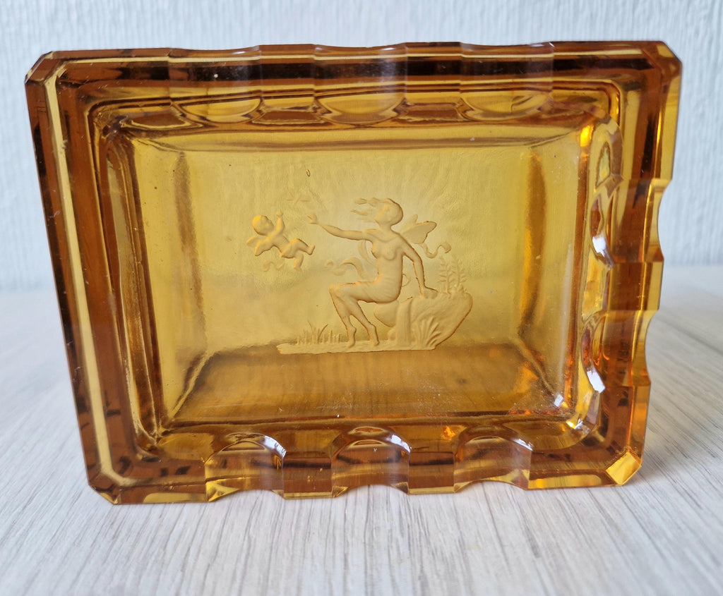 1930s Hienrich Hoffman Amber Intaglio Glass Cupid & Goddess Crenulated Lidded Trinket Box
