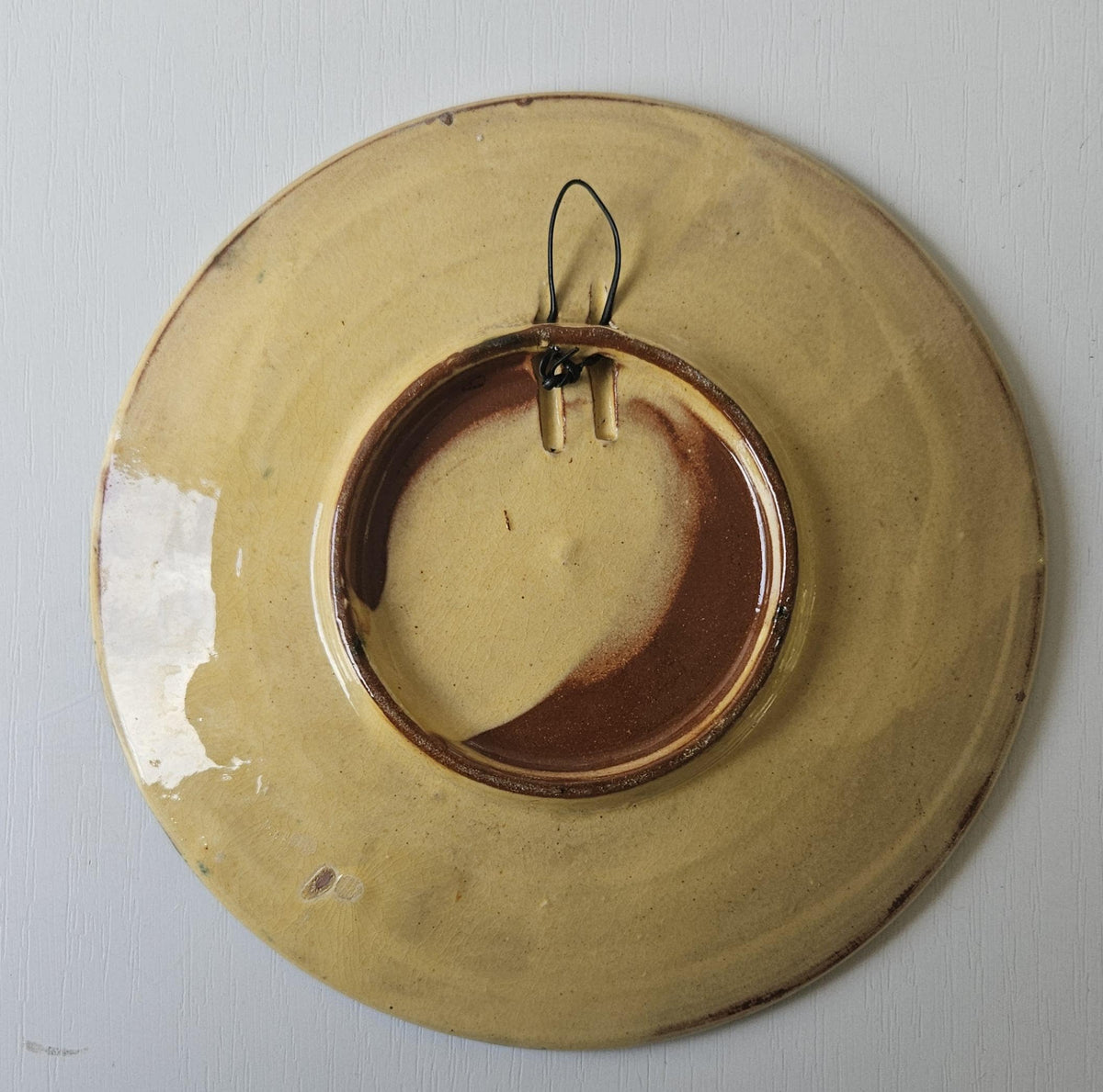Vintage Decorative Spanish Majolica Fish Wall Plate Handpainted Glazed Earthenware Wall Art 19cm Diameter.
