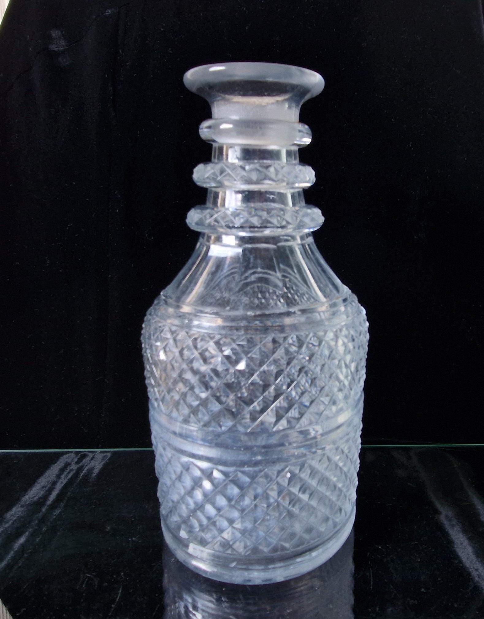 Fine Early Georgian Diamond And Stepped Cut Crystal 3 Ring Neck Spirit Decanter 22cm