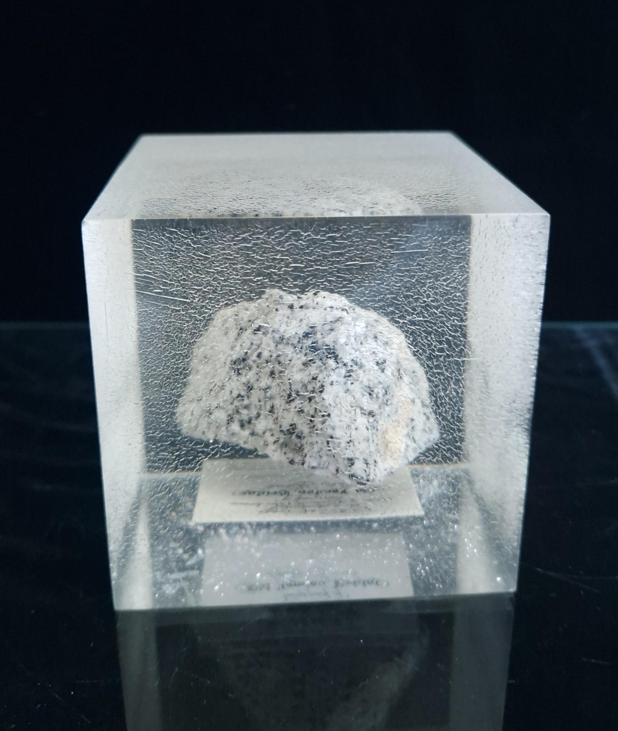 Vintage Lucite Cube Piece Of Old London Bridge Encapsulated Paperweight