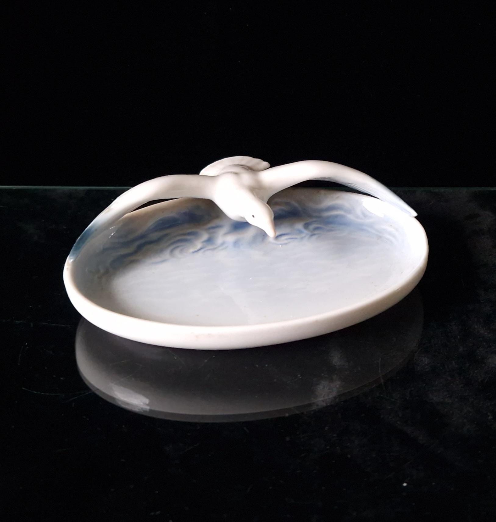 Vintage Metzler & Ortloff Germany Porcelain Gliding Seagull Trinket Dish