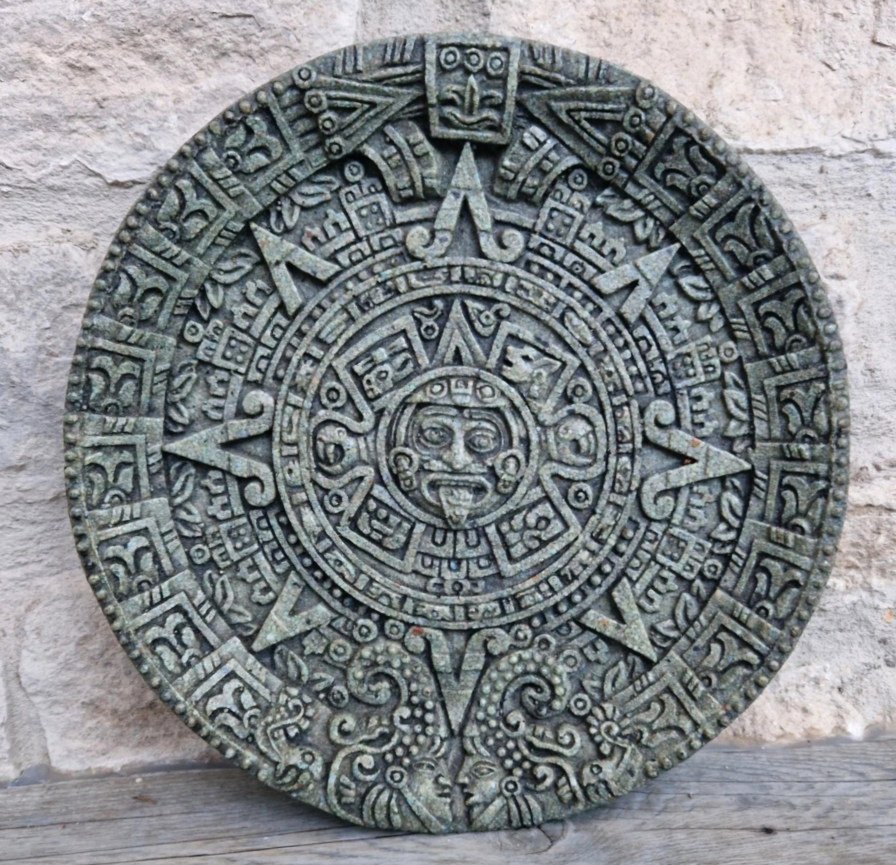 Large 1980s Vintage Aztec Mayan Sun Calander Disc Malachite Resin 27cm Diameter 1.406g