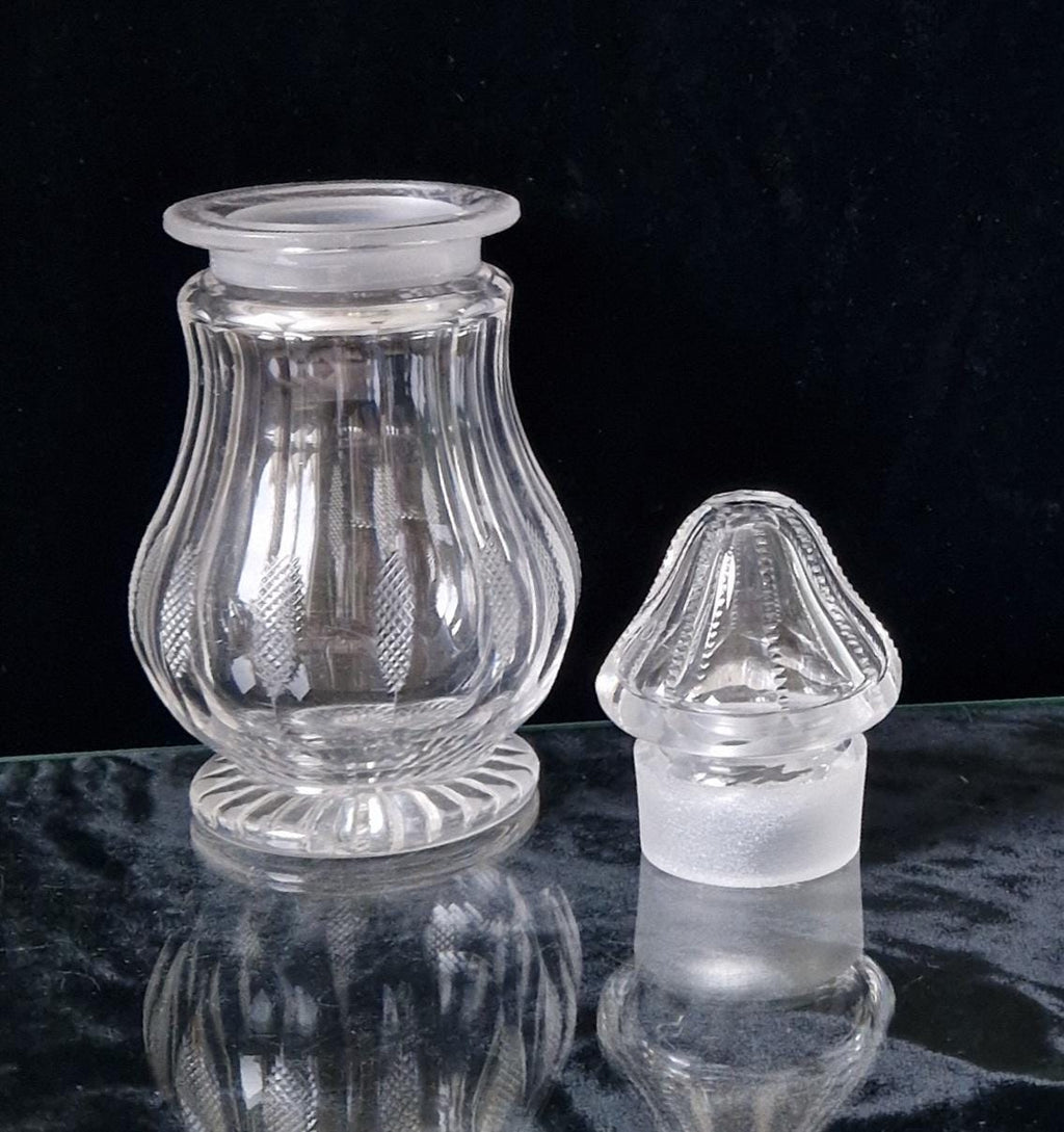 Antique Georgian Panel Cut Glass Bell Lidded Apothecary Jar 17cm