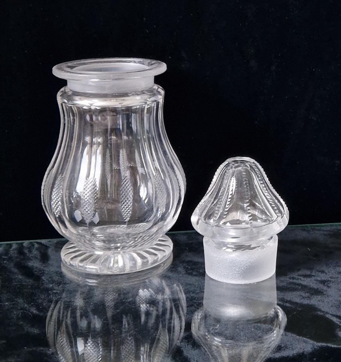 Antique Georgian Panel Cut Glass Bell Lidded Apothecary Jar 17cm