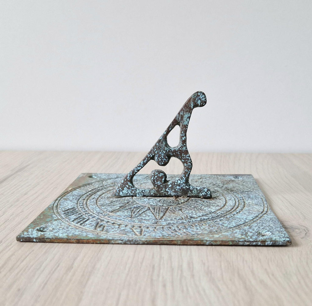 Small Antique Bronze Sundial Plate Sun Ray Engraving Verdigris Roman Numerals 12cm x 12cm