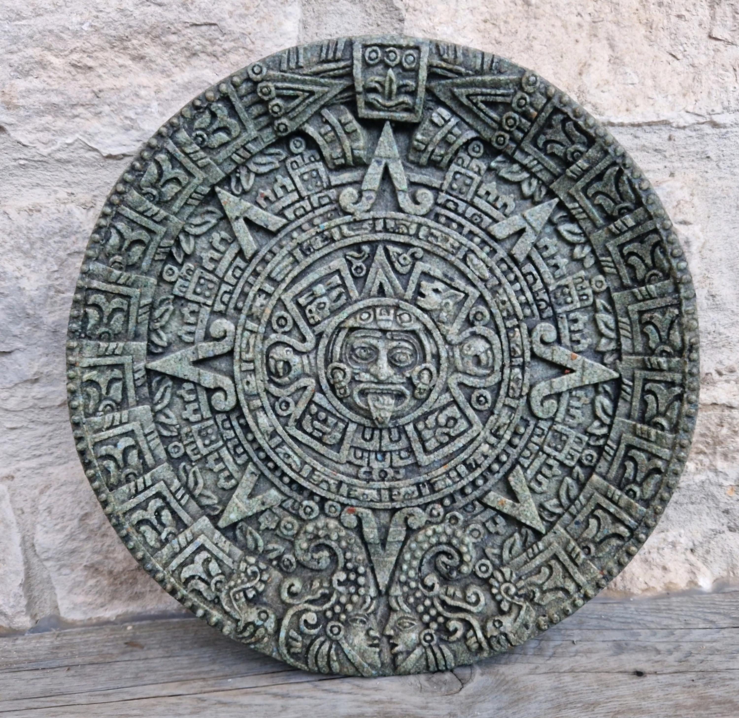 Large 1980s Vintage Aztec Mayan Sun Calander Disc Malachite Resin 27cm Diameter 1.406g