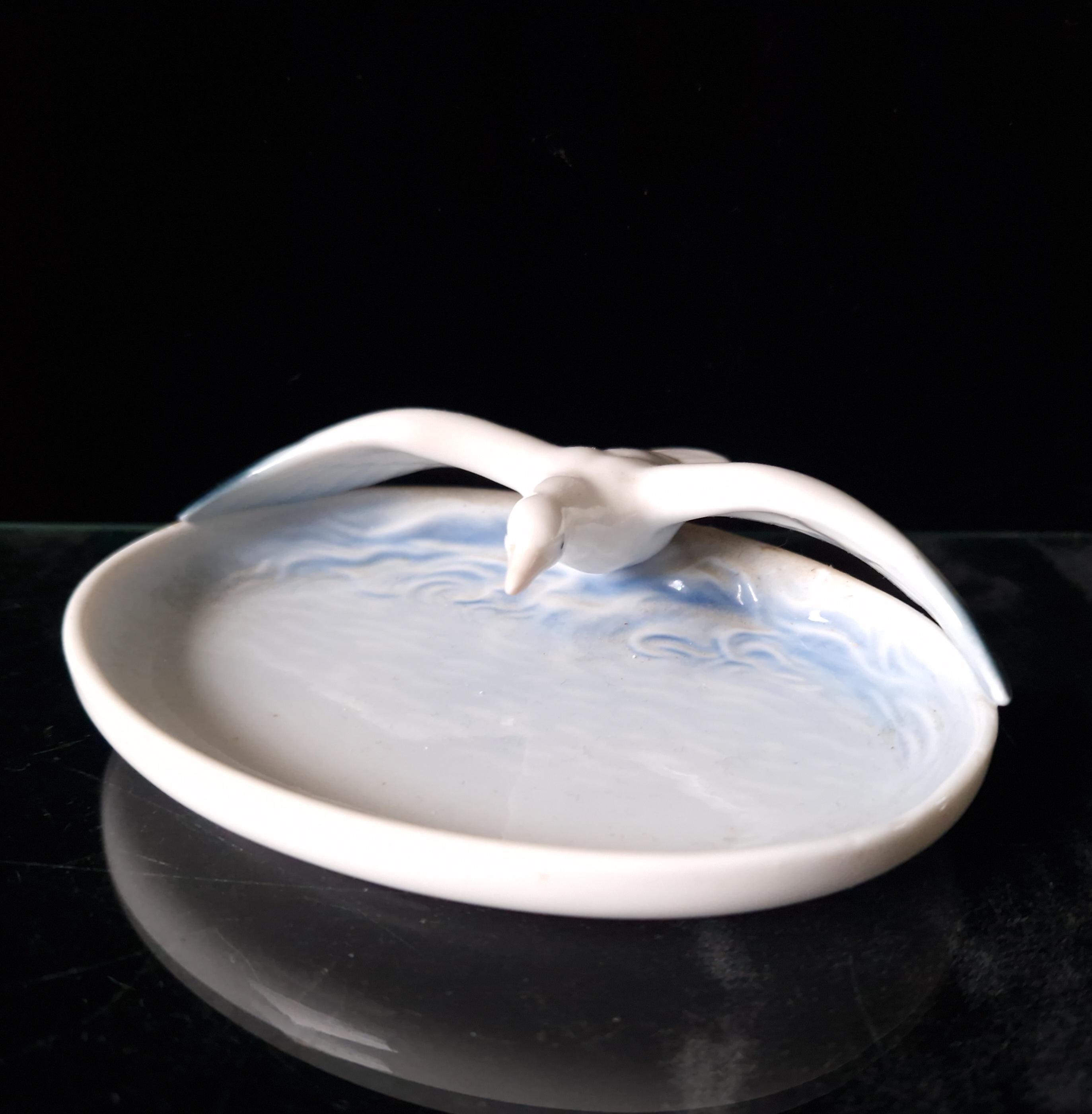 Vintage Metzler & Ortloff Germany Porcelain Gliding Seagull Trinket Dish
