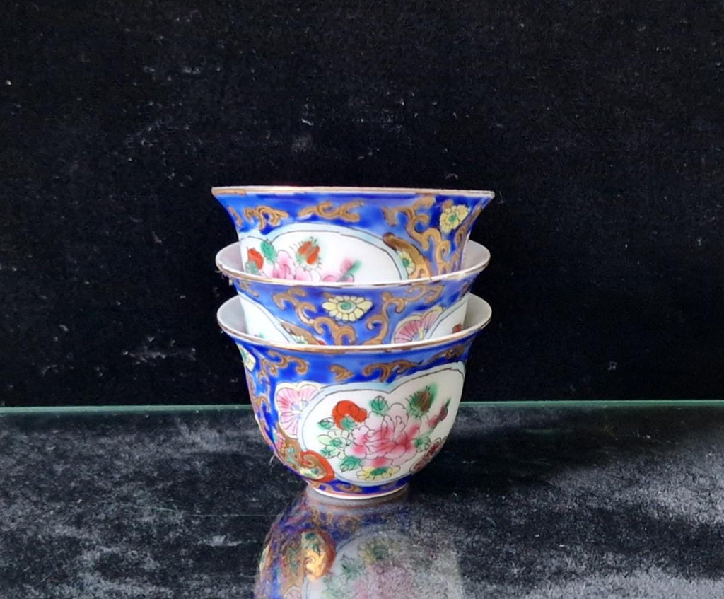 3 Miniature Chinese Porcelain Blue & White Floral Pattern Tea Cups