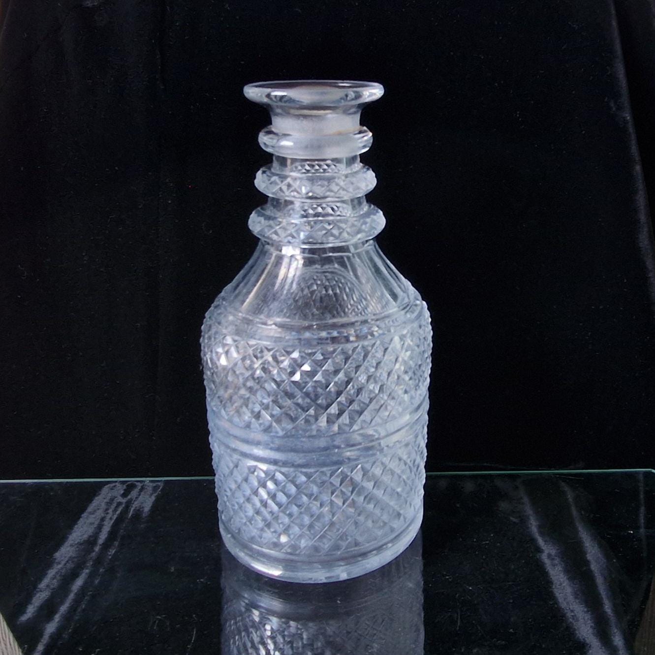 Fine Early Georgian Diamond And Stepped Cut Crystal 3 Ring Neck Spirit Decanter 22cm