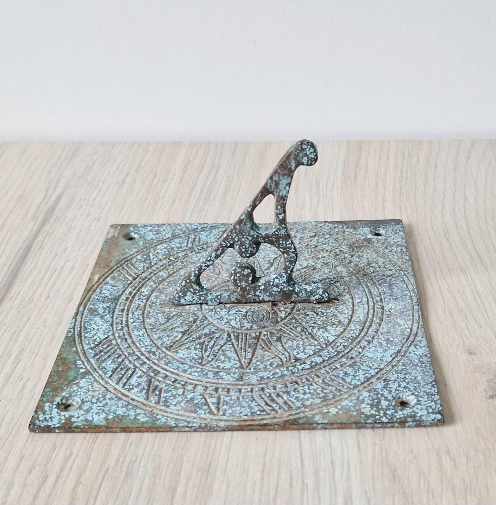 Small Antique Bronze Sundial Plate Sun Ray Engraving Verdigris Roman Numerals 12cm x 12cm