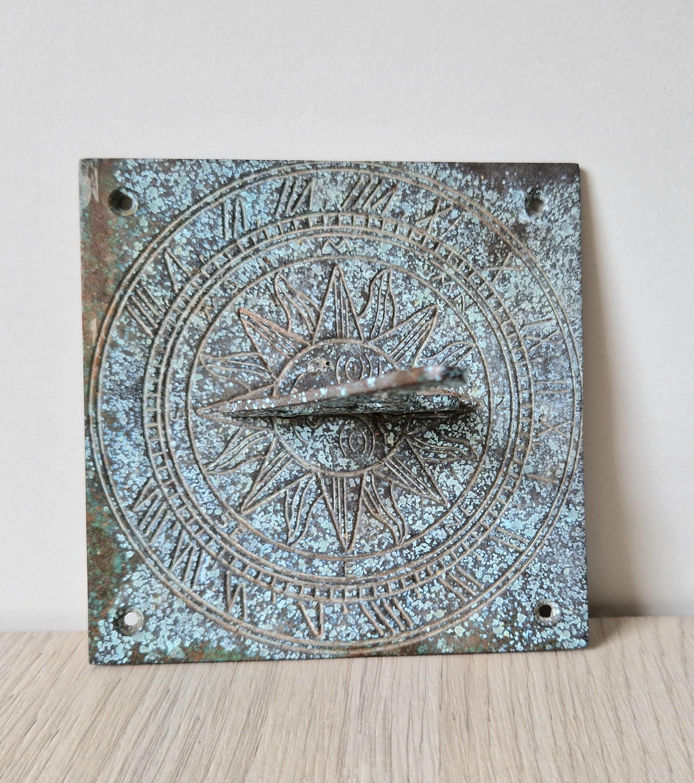 Small Antique Bronze Sundial Plate Sun Ray Engraving Verdigris Roman Numerals 12cm x 12cm