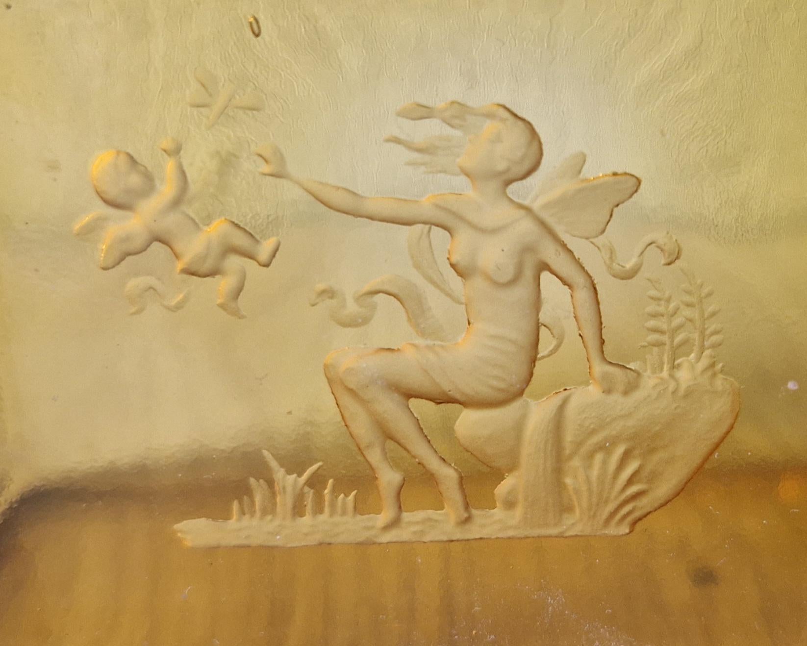 1930s Hienrich Hoffman Amber Intaglio Glass Cupid & Goddess Crenulated Lidded Trinket Box