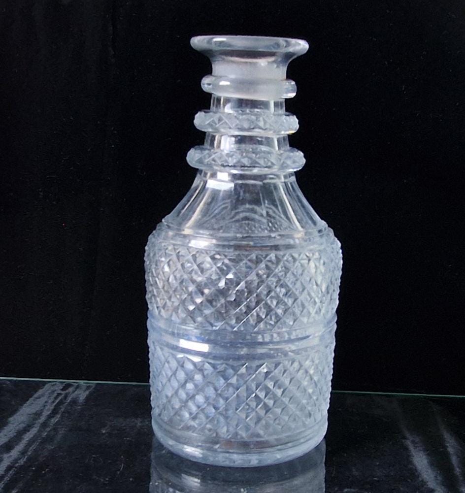 Fine Early Georgian Diamond And Stepped Cut Crystal 3 Ring Neck Spirit Decanter 22cm