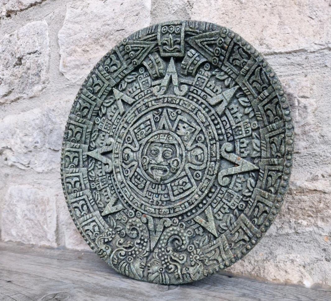 Large 1980s Vintage Aztec Mayan Sun Calander Disc Malachite Resin 27cm Diameter 1.406g