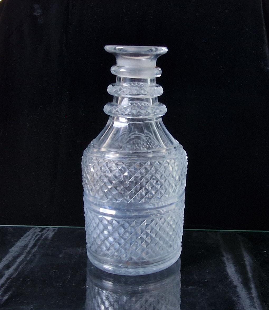 Fine Early Georgian Diamond And Stepped Cut Crystal 3 Ring Neck Spirit Decanter 22cm