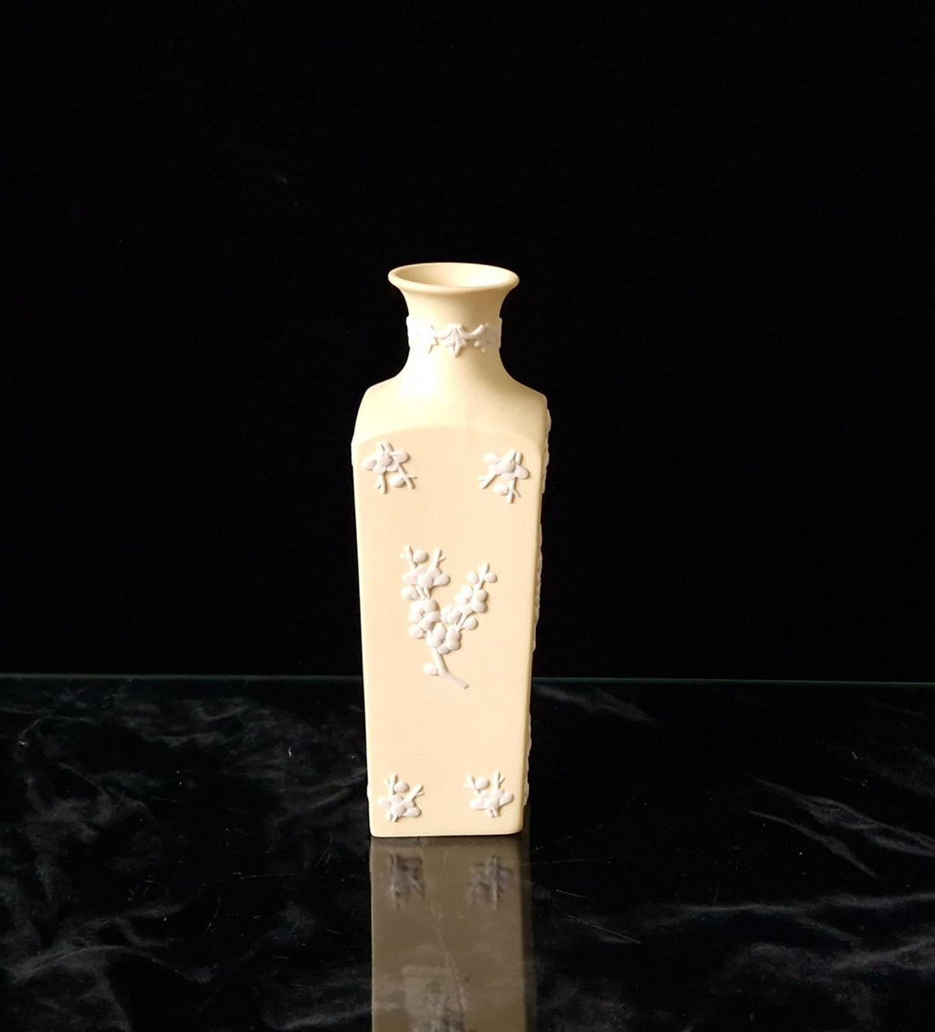 Wedgwood Primrose Yellow Prunus Jasperware Neo Classical Bud Vase 13.8cm