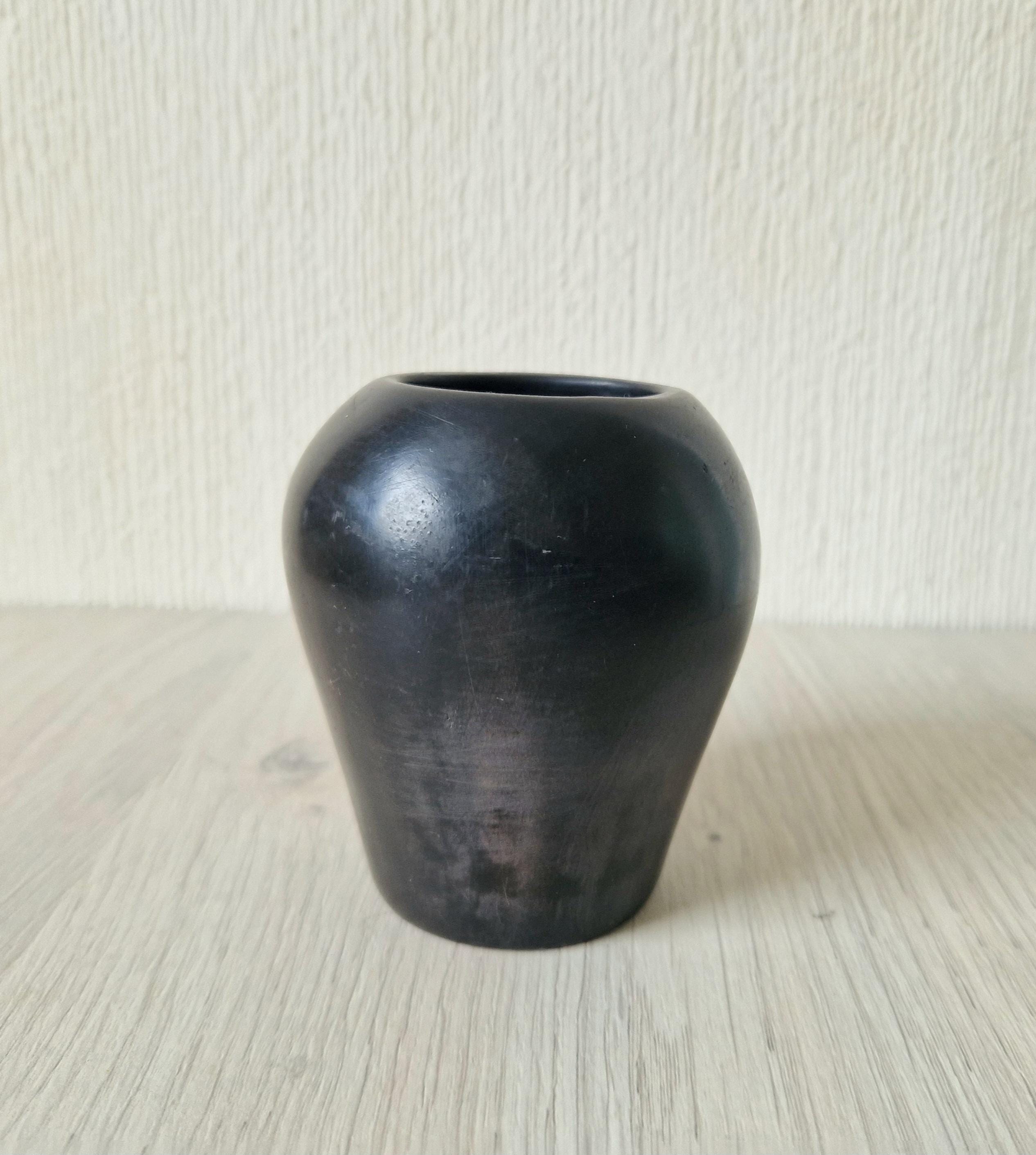 Ancient Egyptian Carved & Black Painted Stone Kohl Vessel Pot 8.6cm