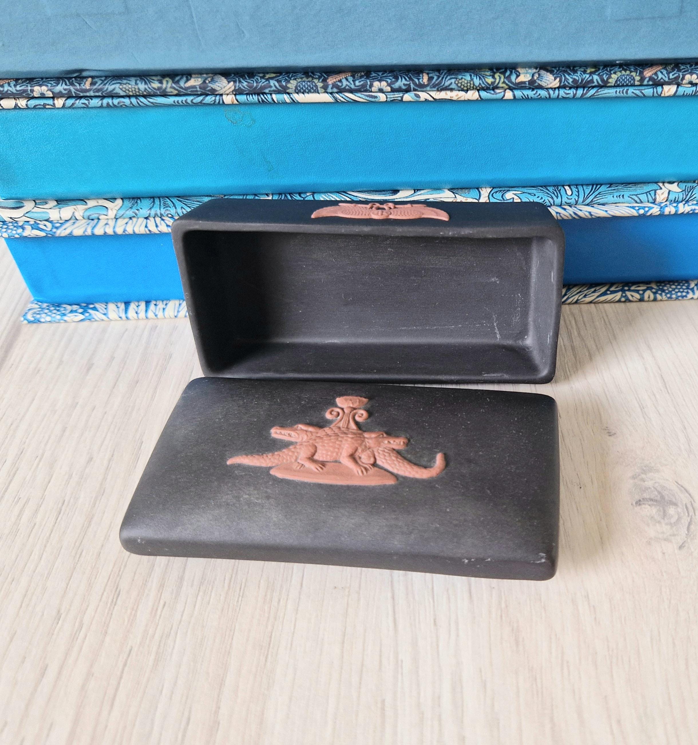 Wedgwood Black Jasperware Terracotta Egyptian Crocodiles Trinket Box