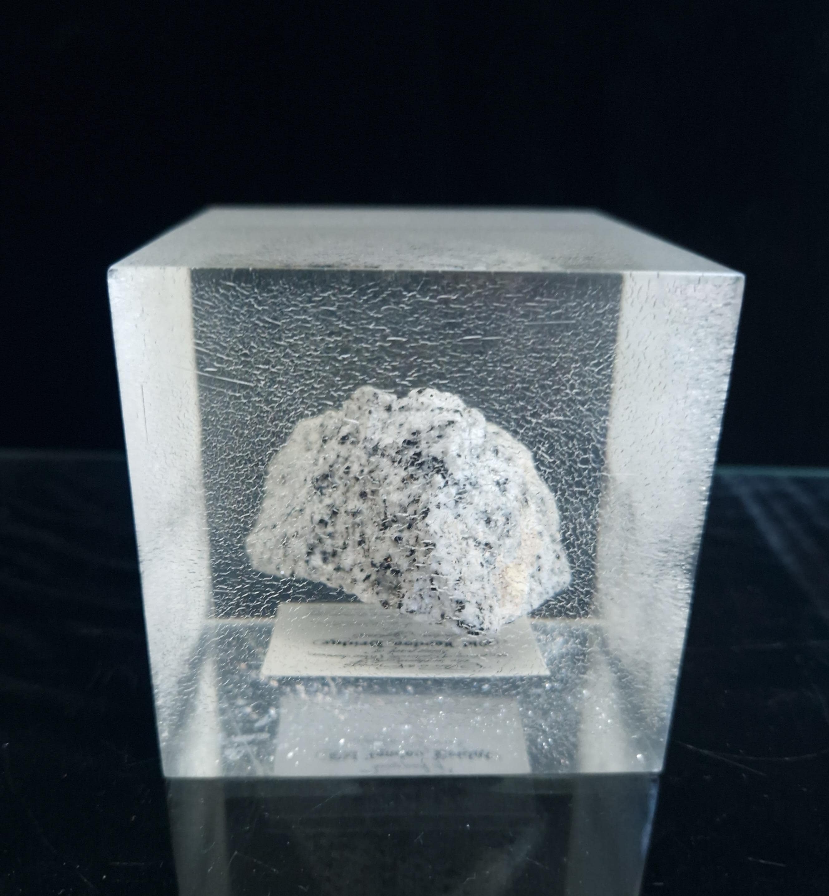 Vintage Lucite Cube Piece Of Old London Bridge Encapsulated Paperweight