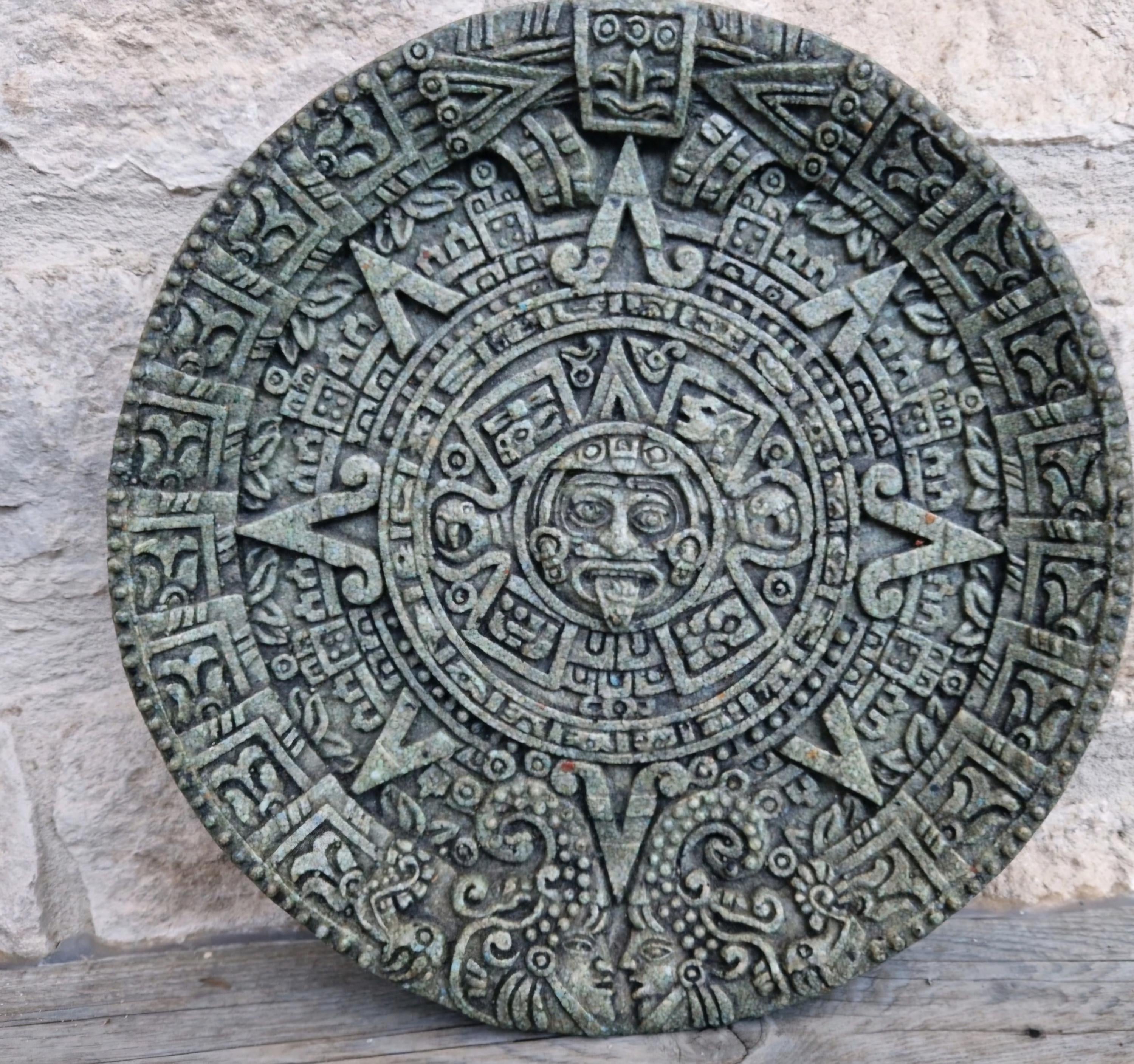 Large 1980s Vintage Aztec Mayan Sun Calander Disc Malachite Resin 27cm Diameter 1.406g