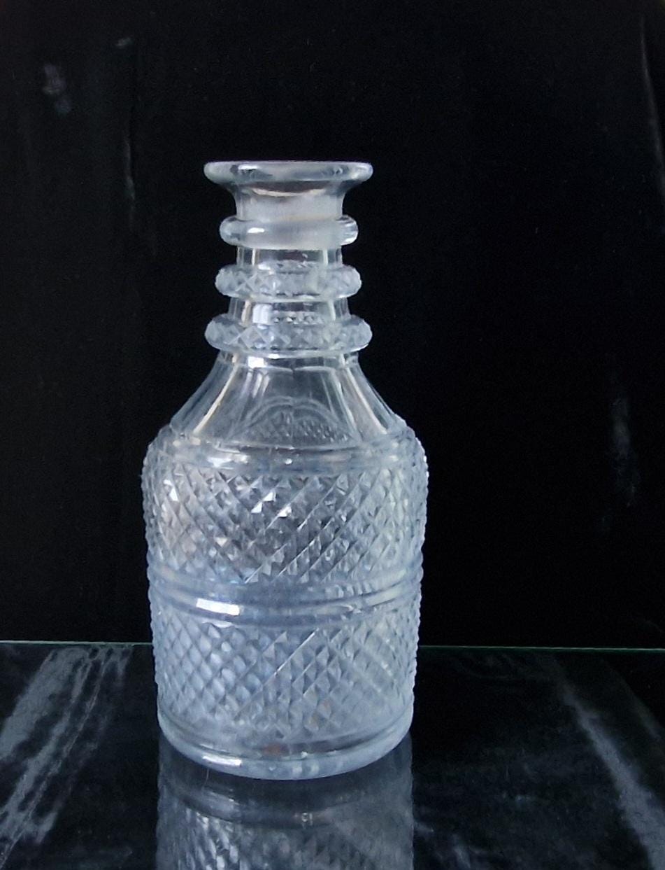Fine Early Georgian Diamond And Stepped Cut Crystal 3 Ring Neck Spirit Decanter 22cm