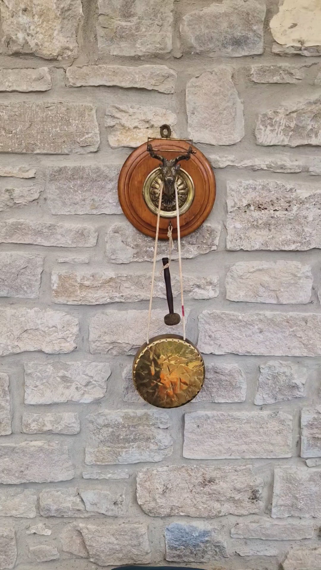 Antique Brass Stag Oak Roundel Wall Mounted Dinner Gong & Hand Turned Striker