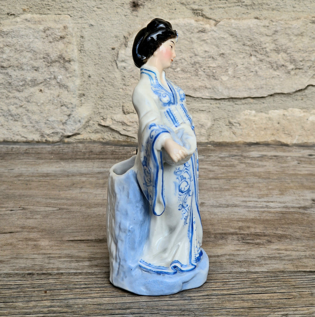 Antique German Chinoiserie Porcelain Geisha Spill Vase, 16cm Blue White Figurine Model 376