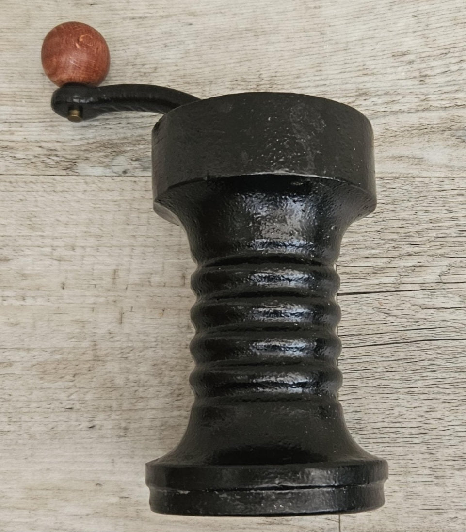 Vintage Cast Iron Manual Coffee Grinder Made in Italy Black Tre-Spade Hand Crank Coffee Grinder