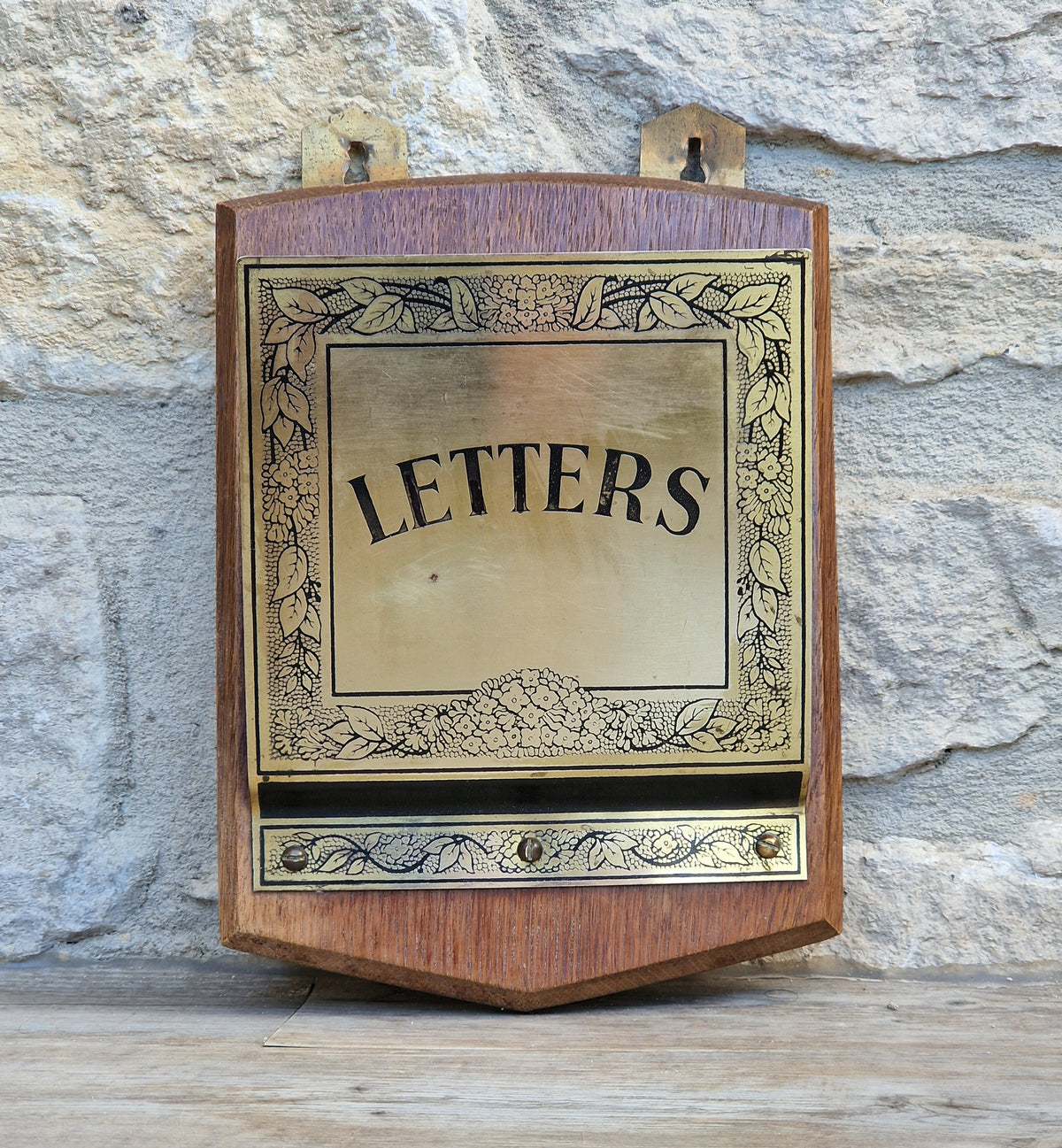 Antique Arts & Crafts Brass And Quarter Sawn Oak Gentleman's Wall Single Shield Letter Rack