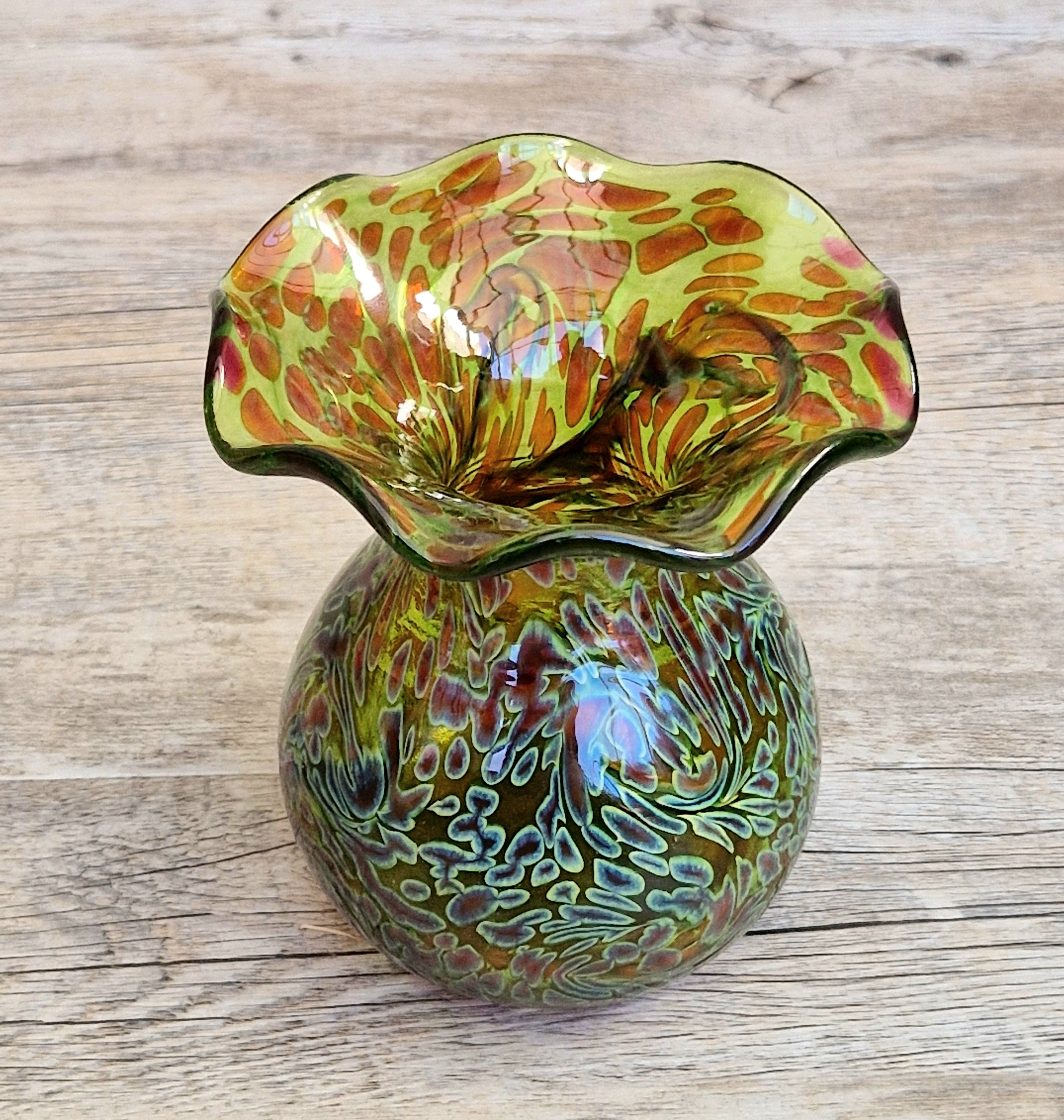 Rare 1925 Loetz Ausführung 237 Iridescent Uranium Glass Vase (Shape PN II-5589) — 13cm