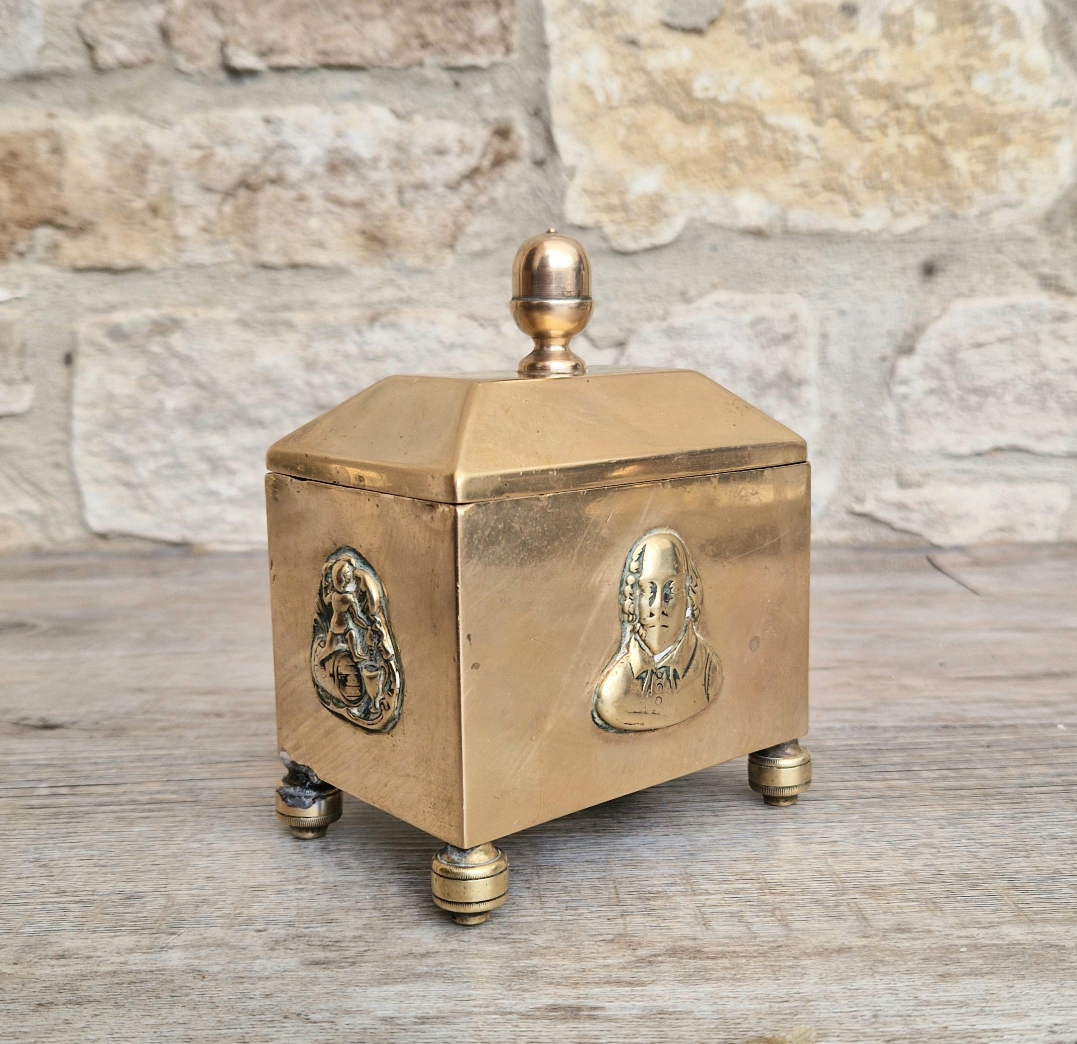 Colbrookdale Style Brass Relief Decoration Pyramid Lid Caddy Box