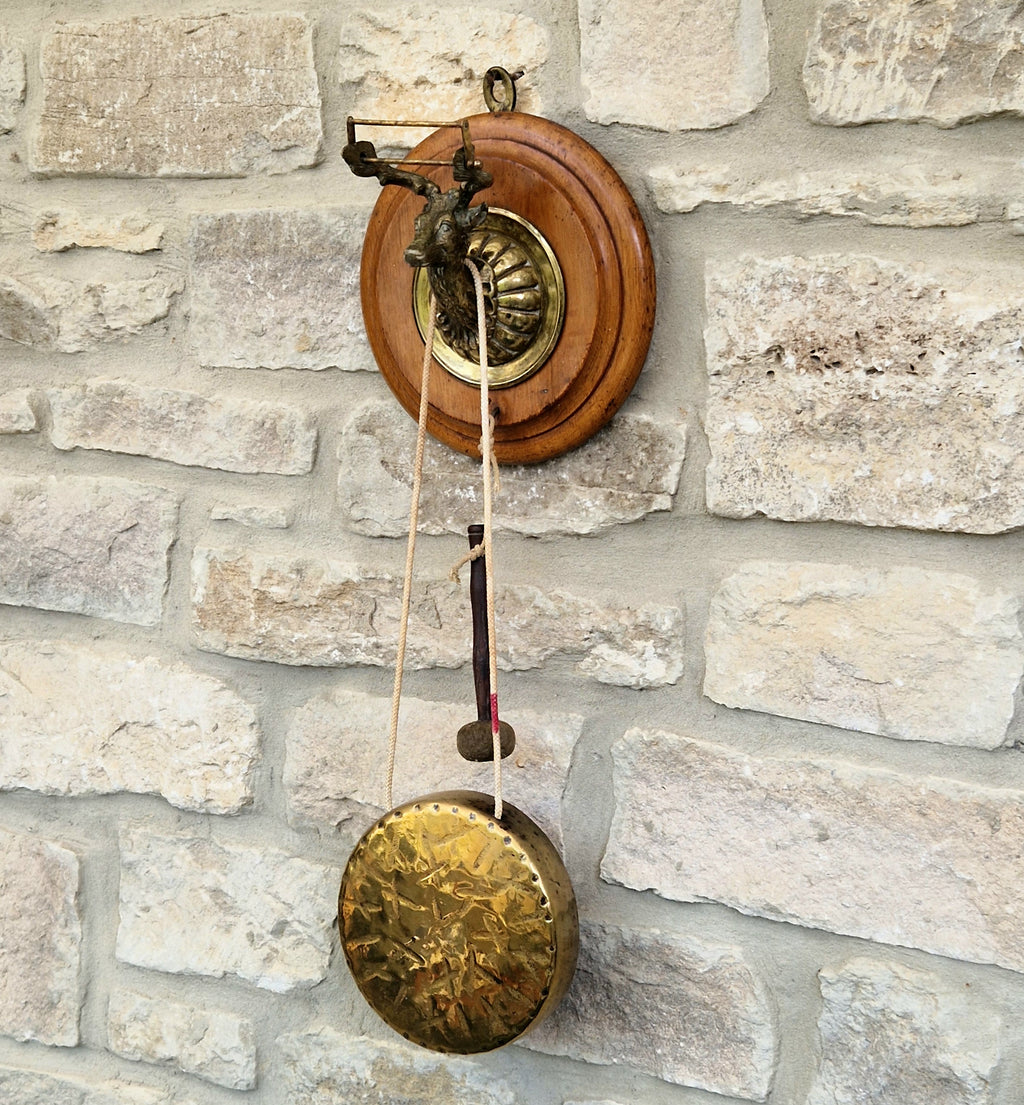 Antique Brass Stag Oak Roundel Wall Mounted Dinner Gong & Hand Turned Striker
