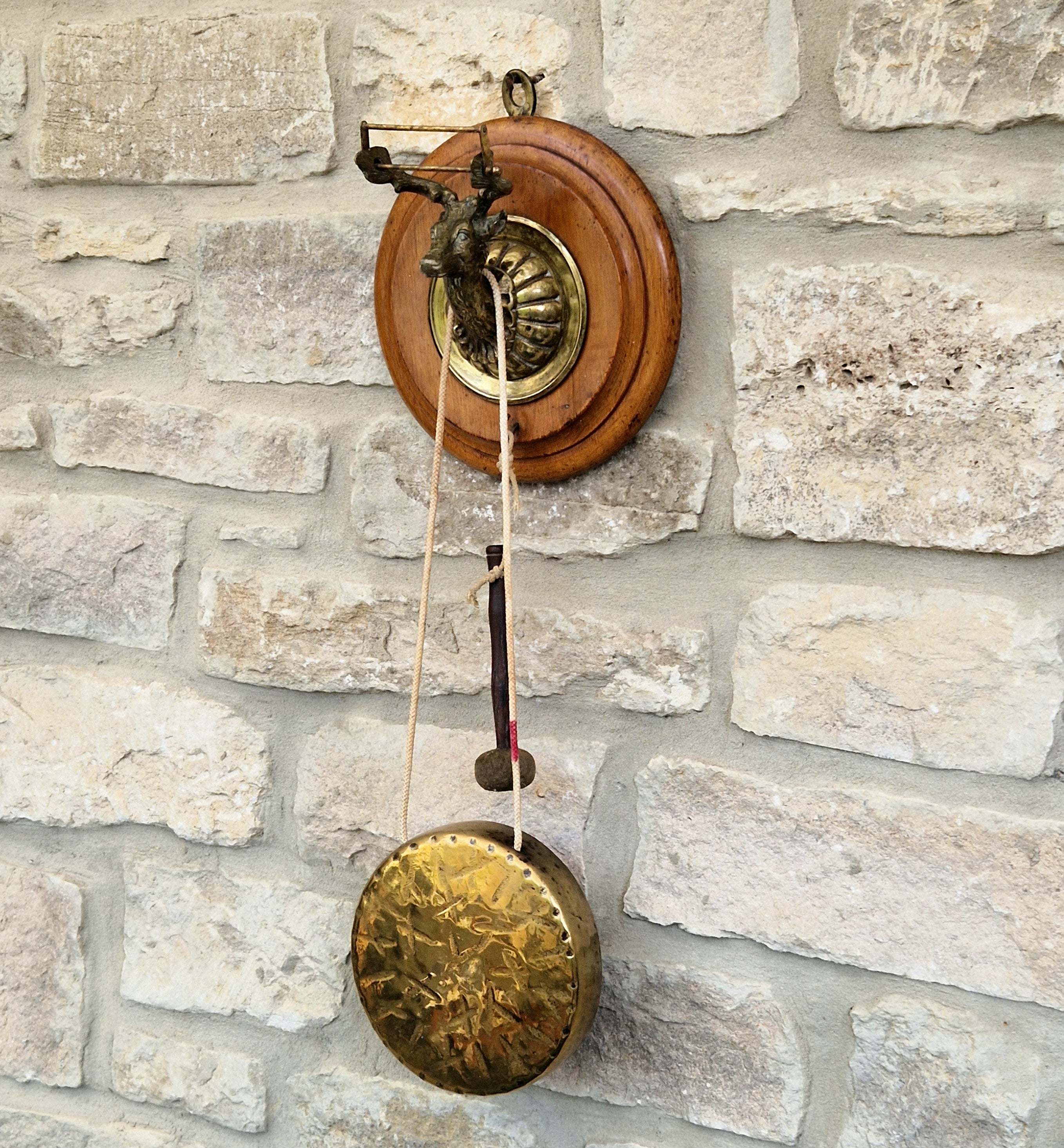 Antique Brass Stag Oak Roundel Wall Mounted Dinner Gong & Hand Turned Striker
