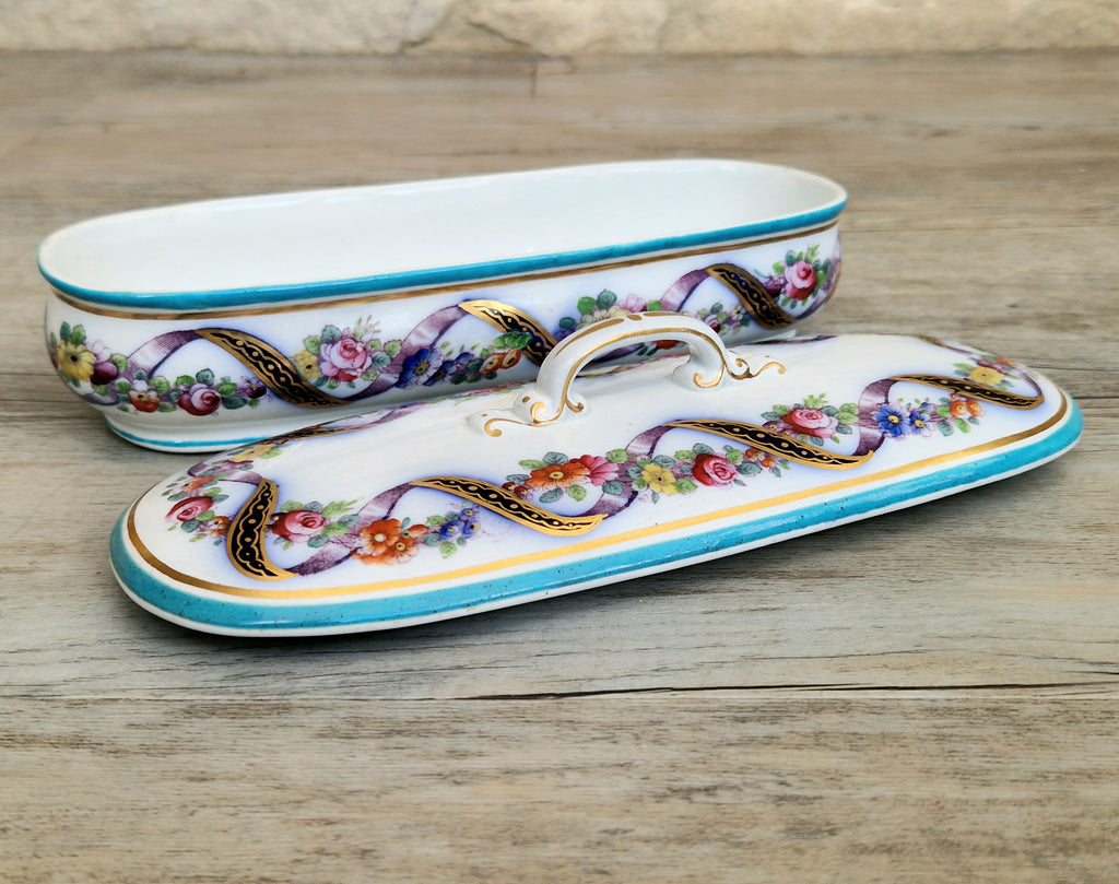 An Exceptional 19th-Century "Old Paris" (Vieux Paris) Porcelain Lidded Vanity Box, Attributed to the Workshop of Jacob Petit (c. 1840–1860)
