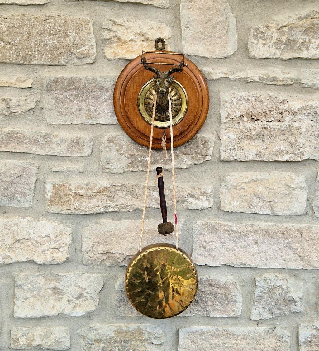 Antique Brass Stag Oak Roundel Wall Mounted Dinner Gong & Hand Turned Striker