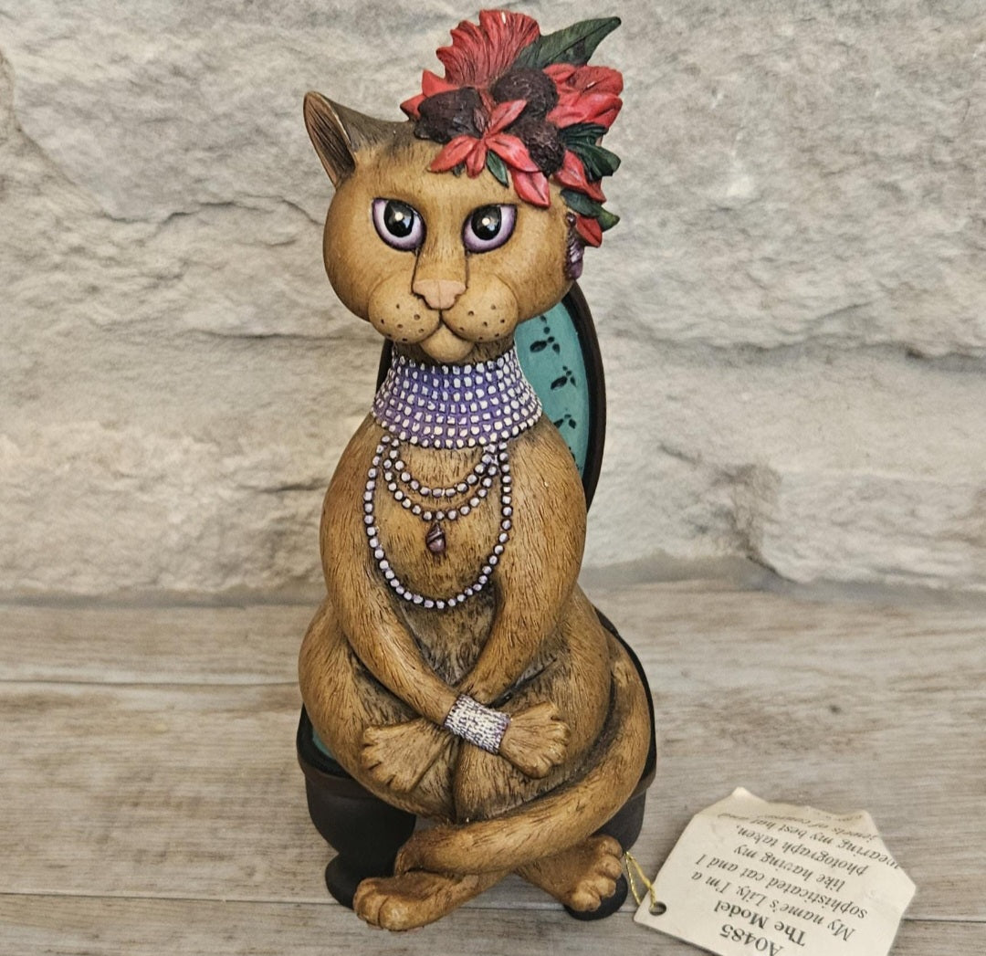 Vintage Curious Cats "The Model" Figure Ornament Linda Jane Smith Border Fine Arts 15cm