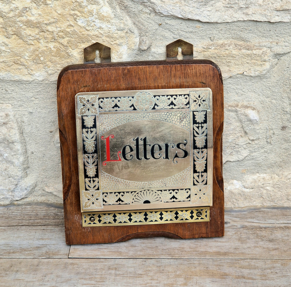 Antique Arts & Crafts Brass And Quarter Sawn Oak Gentleman's Wall Single Carved Letter Rack