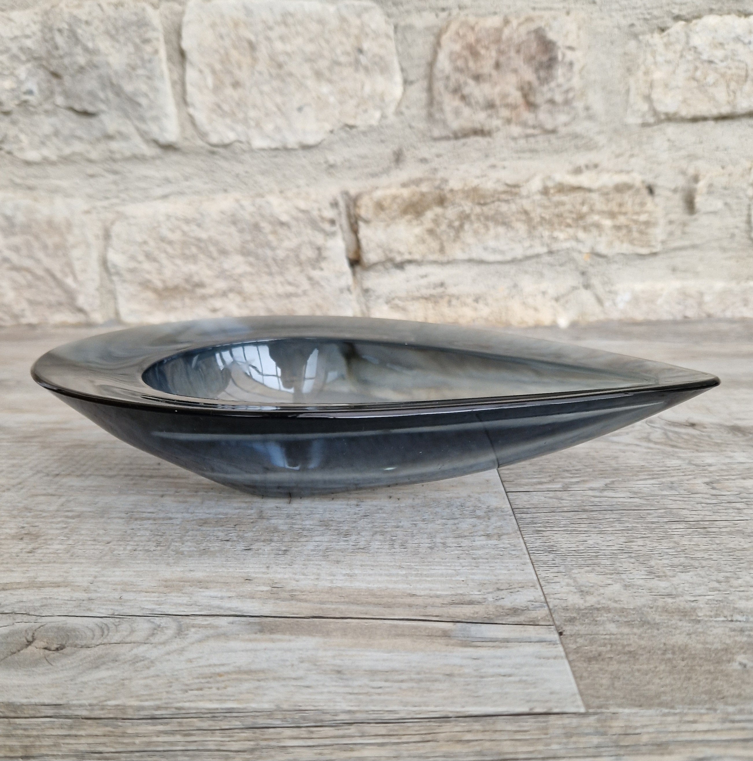 Sasaki Glass Teardrop Bowl: Mid-Century Modern Design