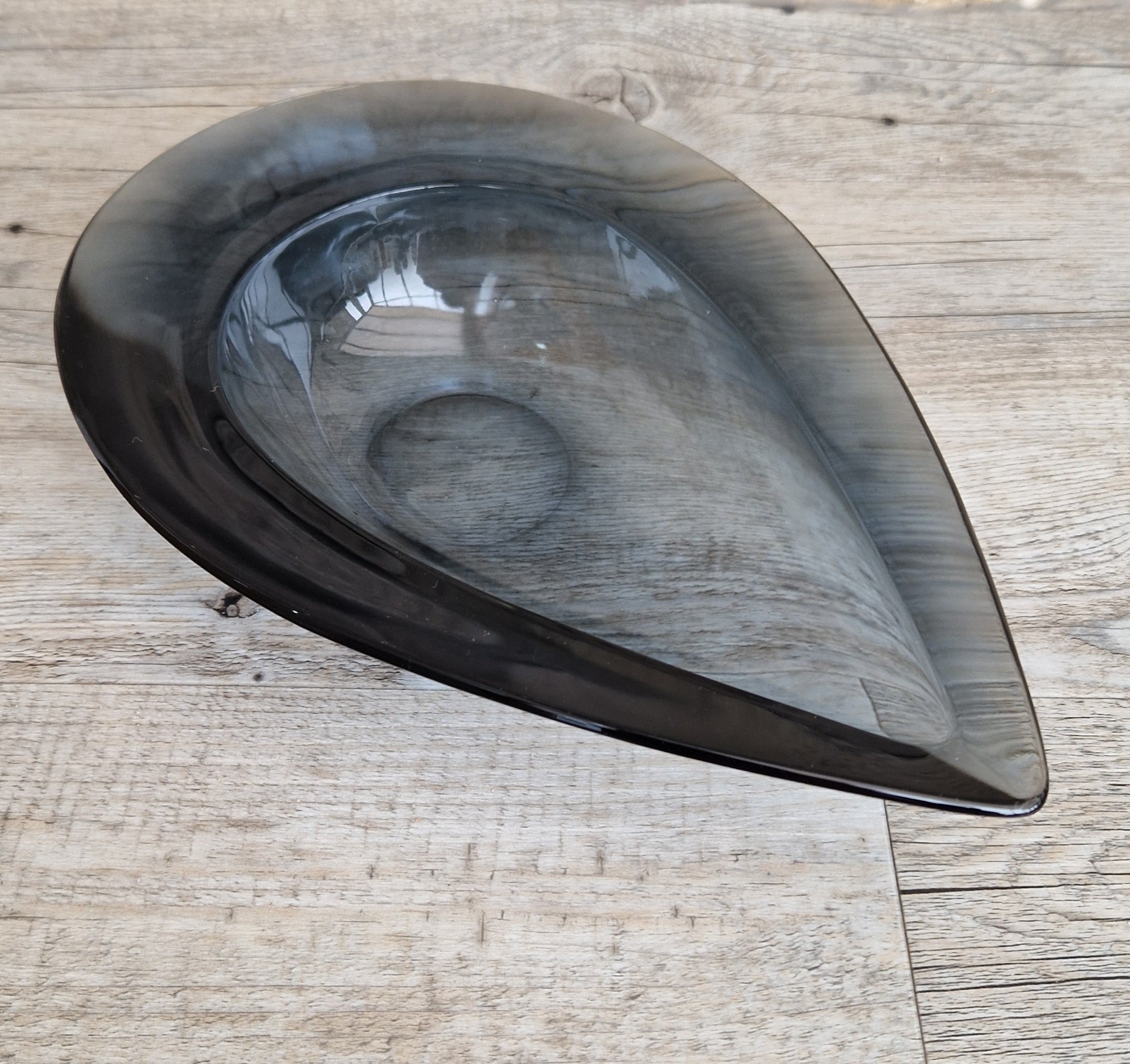 Sasaki Glass Teardrop Bowl: Mid-Century Modern Design