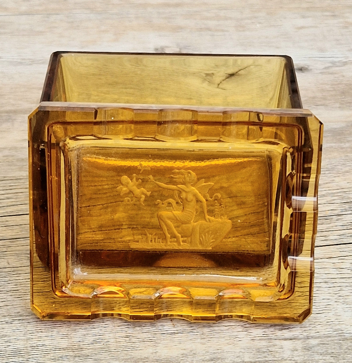 1930s Hienrich Hoffman Amber Intaglio Glass Cupid & Goddess Crenulated Lidded Trinket Box